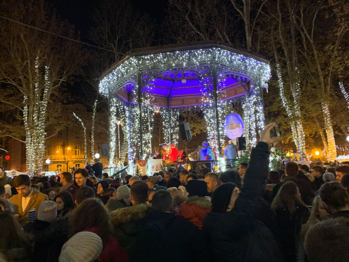 Počeo Advent u Zagrebu: Pogledajte spektakularno paljenje lampica na Zrinjevcu